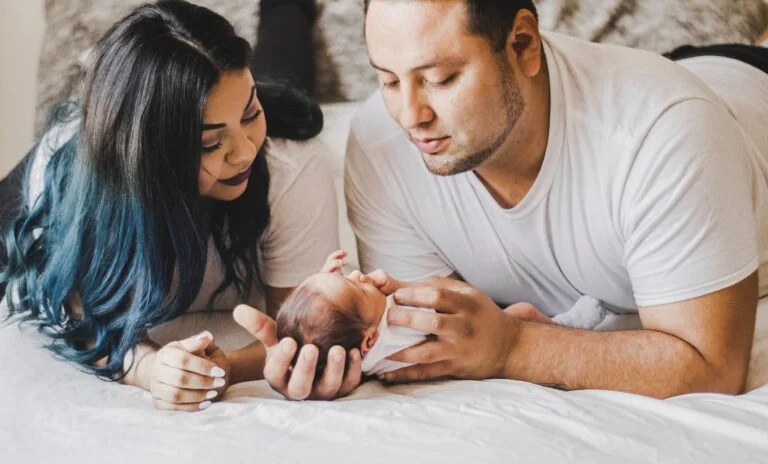 Decisiones con corazón y cerebro: Navegando la transición de pareja a familia.