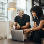 Tú hablas, yo escucho: El arte de la comunicación en las relaciones de pareja.